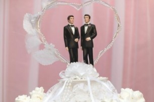 Во Франции 29 мая впервые «поженятся» двое мужчин 
